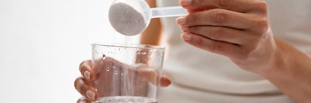 Pouring powder into glass.